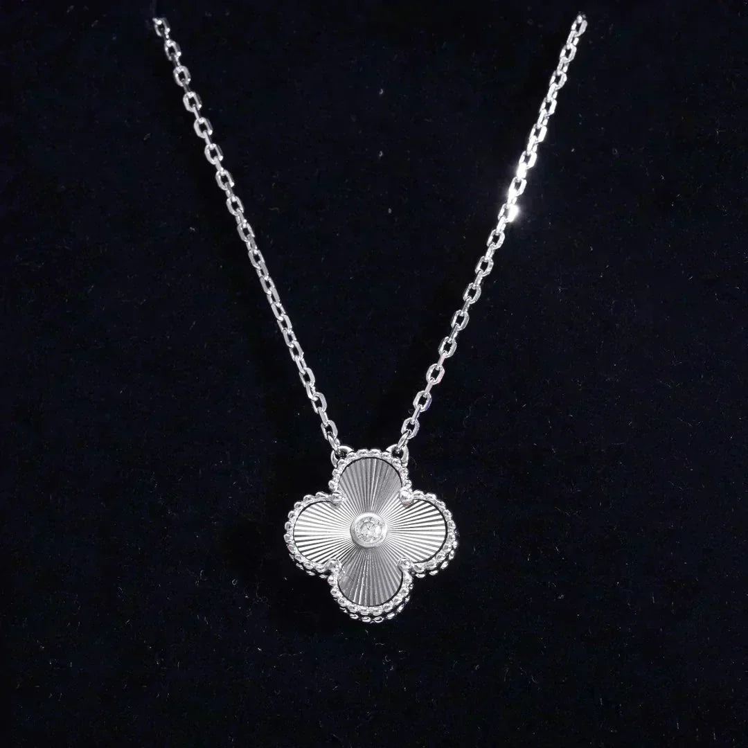 [⭐Shinejoy]CLOVER  15MM DIAMOND LASER NECKLACE SILVER