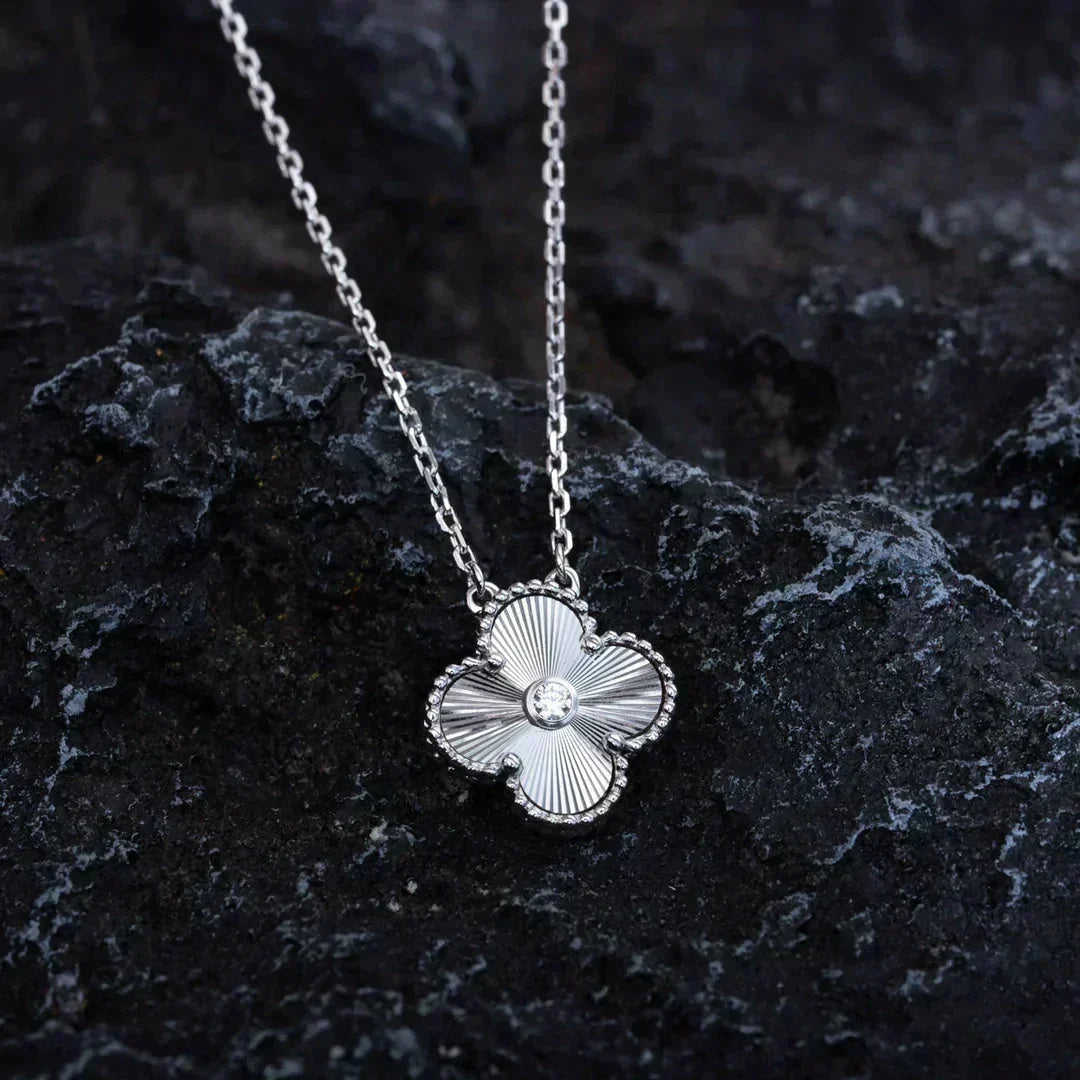 [⭐Shinejoy]CLOVER  15MM DIAMOND LASER NECKLACE SILVER