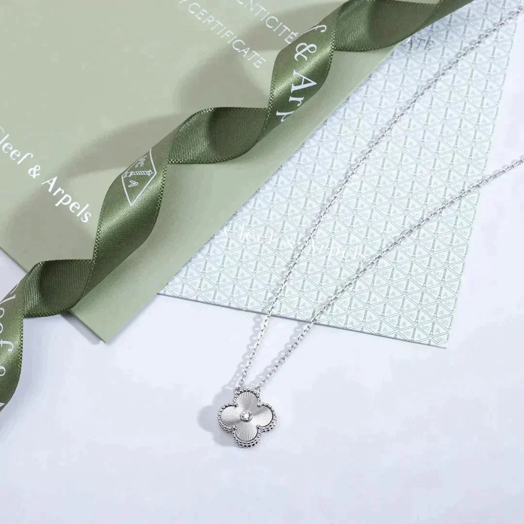 [⭐Shinejoy]CLOVER  15MM DIAMOND LASER NECKLACE SILVER