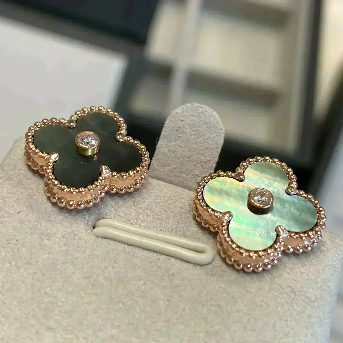 [⭐Shinejoy]CLOVER MEDIUM 1 MOTIFS GRAY MOP  DIAMOND EARRINGS