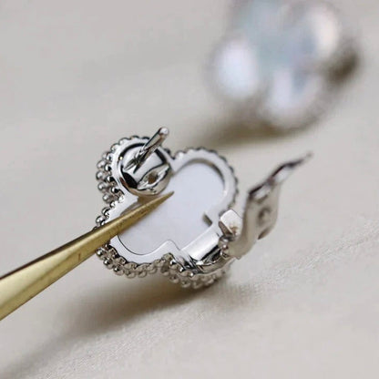[⭐Shinejoy]CLOVER MEDIUM 1 MOTIFS  WHITE MOP EARRINGS SILVER