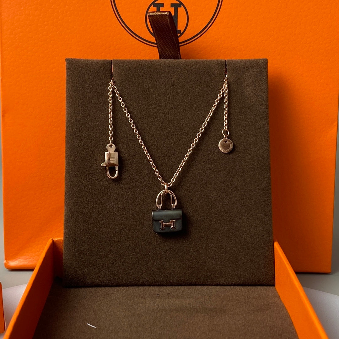 [⭐Shinejoy]CONSTANCE BLACK PEDANT PINK GOLD NECKLACE