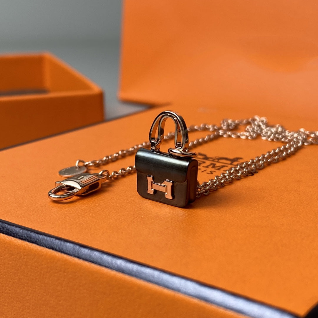 [⭐Shinejoy]CONSTANCE BLACK PEDANT PINK GOLD NECKLACE