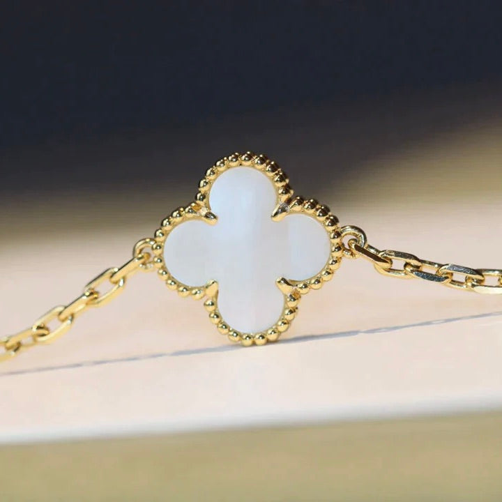 [⭐Shinejoy]CLOVER 20 MOTIFS WHITE MOP NECKLACE