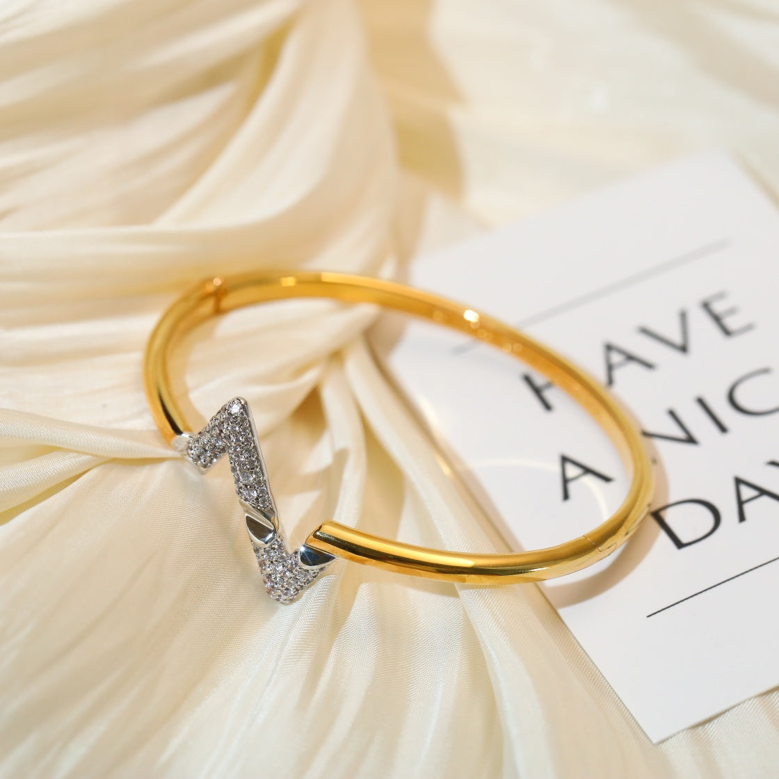 [⭐Shinejoy]VOLTE UPSITE DOWN GOLD DIAMOND BRACELET