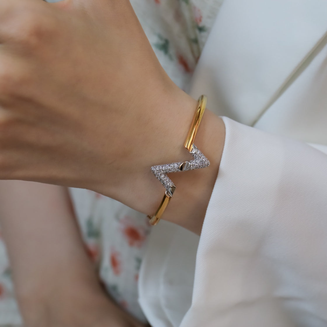 [⭐Shinejoy]VOLTE UPSITE DOWN GOLD DIAMOND BRACELET