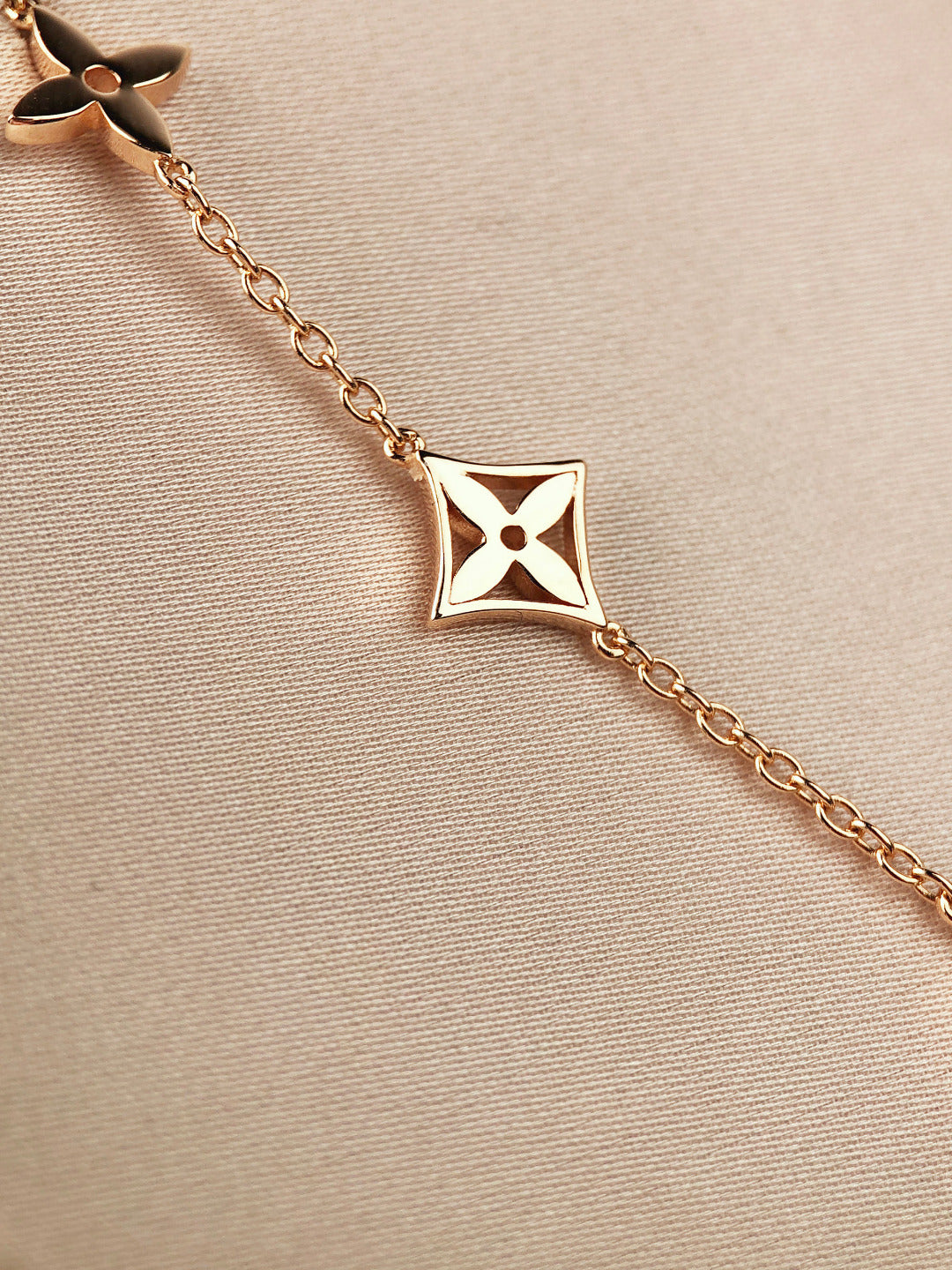 [⭐Shinejoy]STAR AND SUN 7 MOTIFS GOLD BRACELET