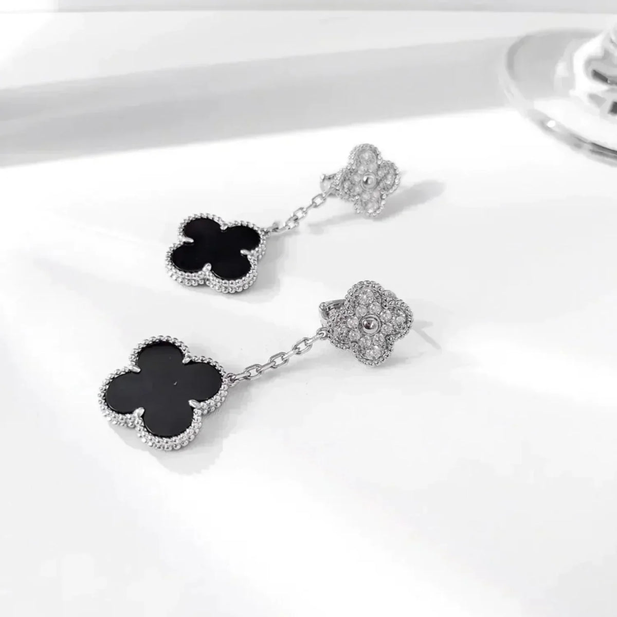 [⭐Shinejoy]CLOVER 2 MOTIFS  DIAMOND ONYX EARRINGS SILVER
