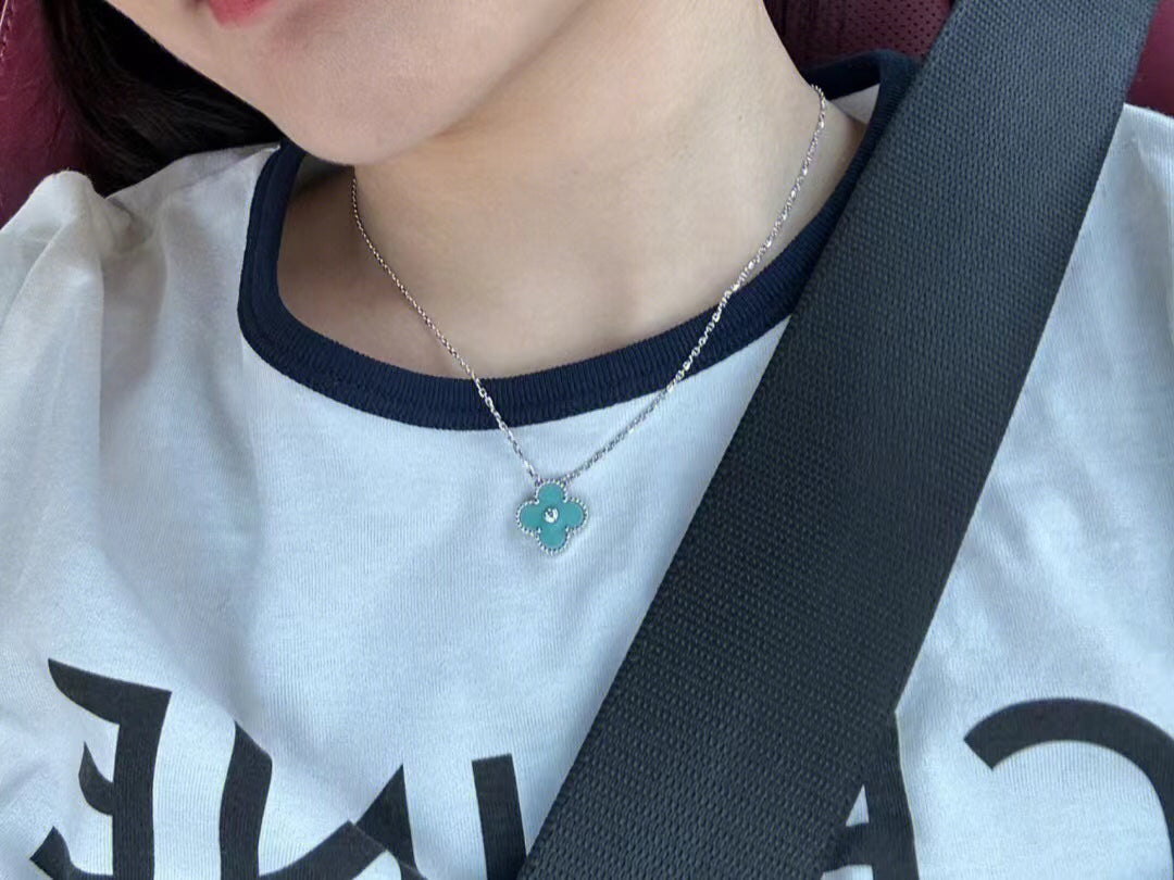 [⭐Shinejoy]CLOVER 1 DIAMOND LIGHT BLUE SILVER NECKLACE