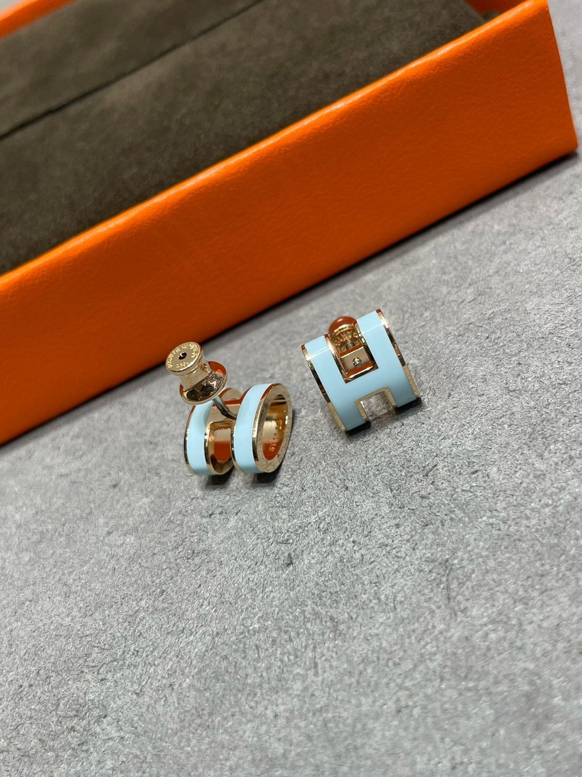 [⭐Shinejoy]POP H SKY BLUE STUD EARRINGS