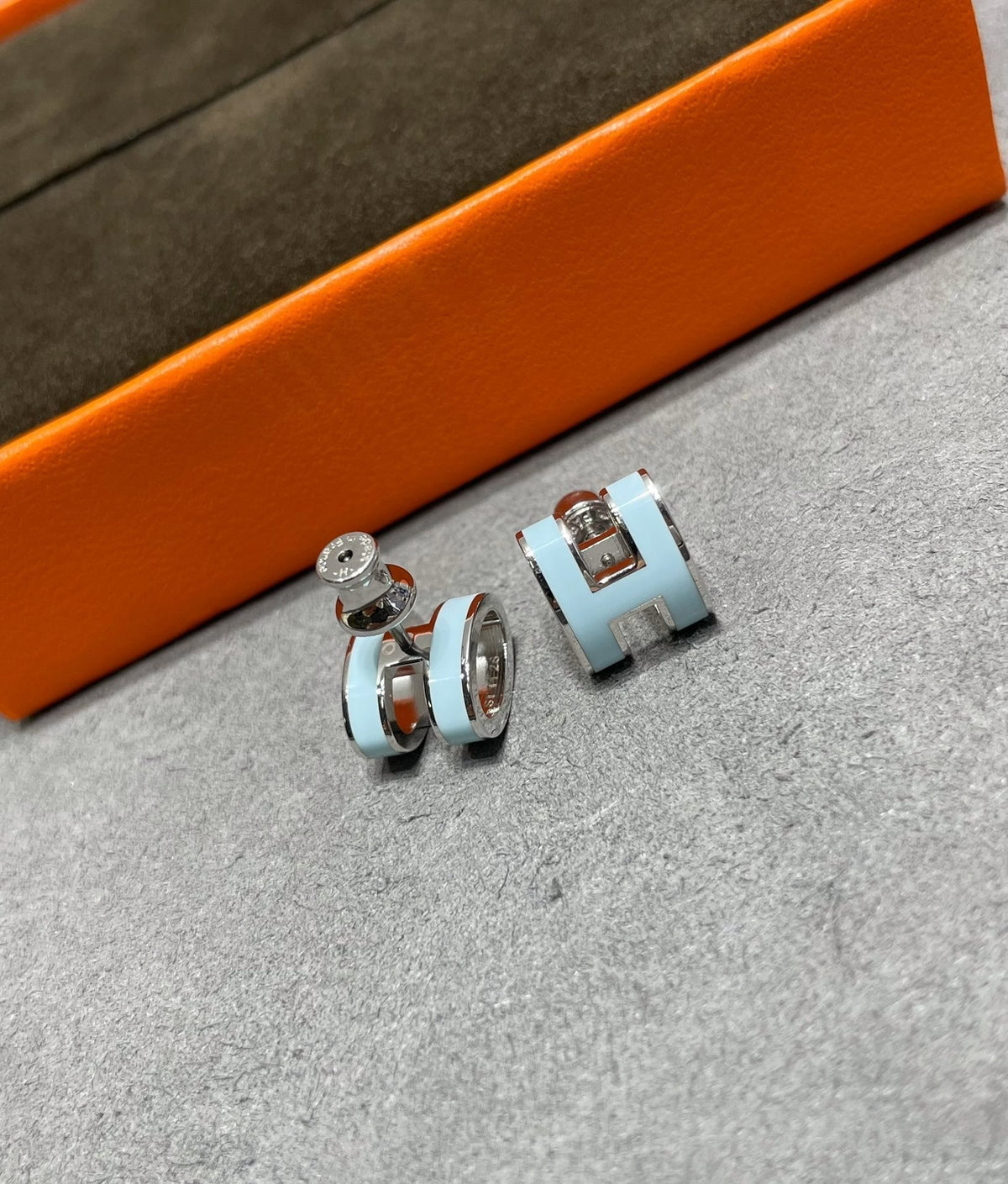 [⭐Shinejoy]POP H SKY BLUE STUD EARRINGS