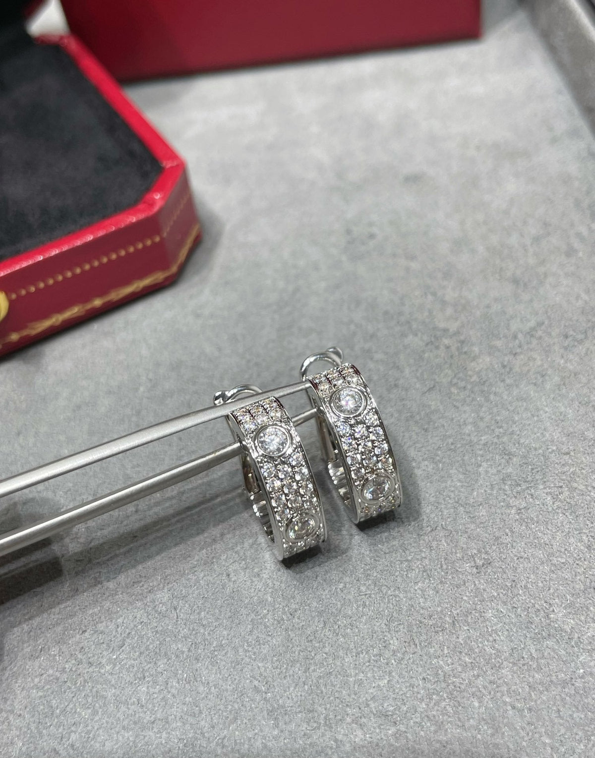 [⭐Shinejoy]LOVE 5.5MM DIAMOND PAVED EARRINGS