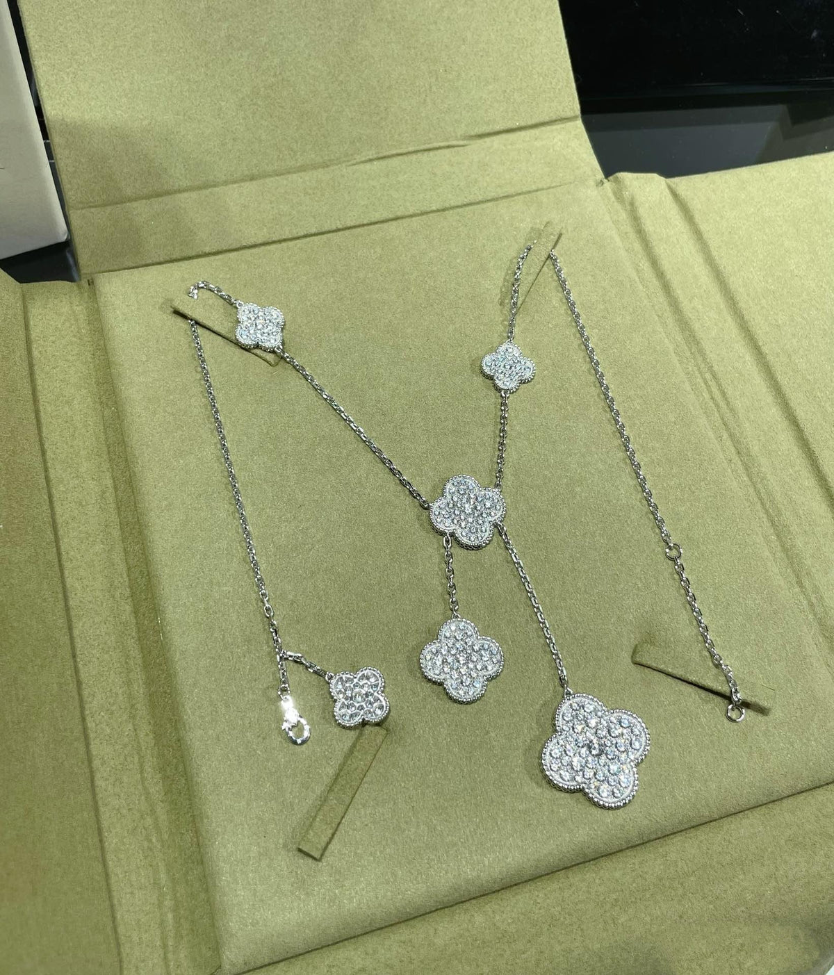[⭐Shinejoy]CLOVER 6 MOTIF DIAMOND PAVED NECKLACE