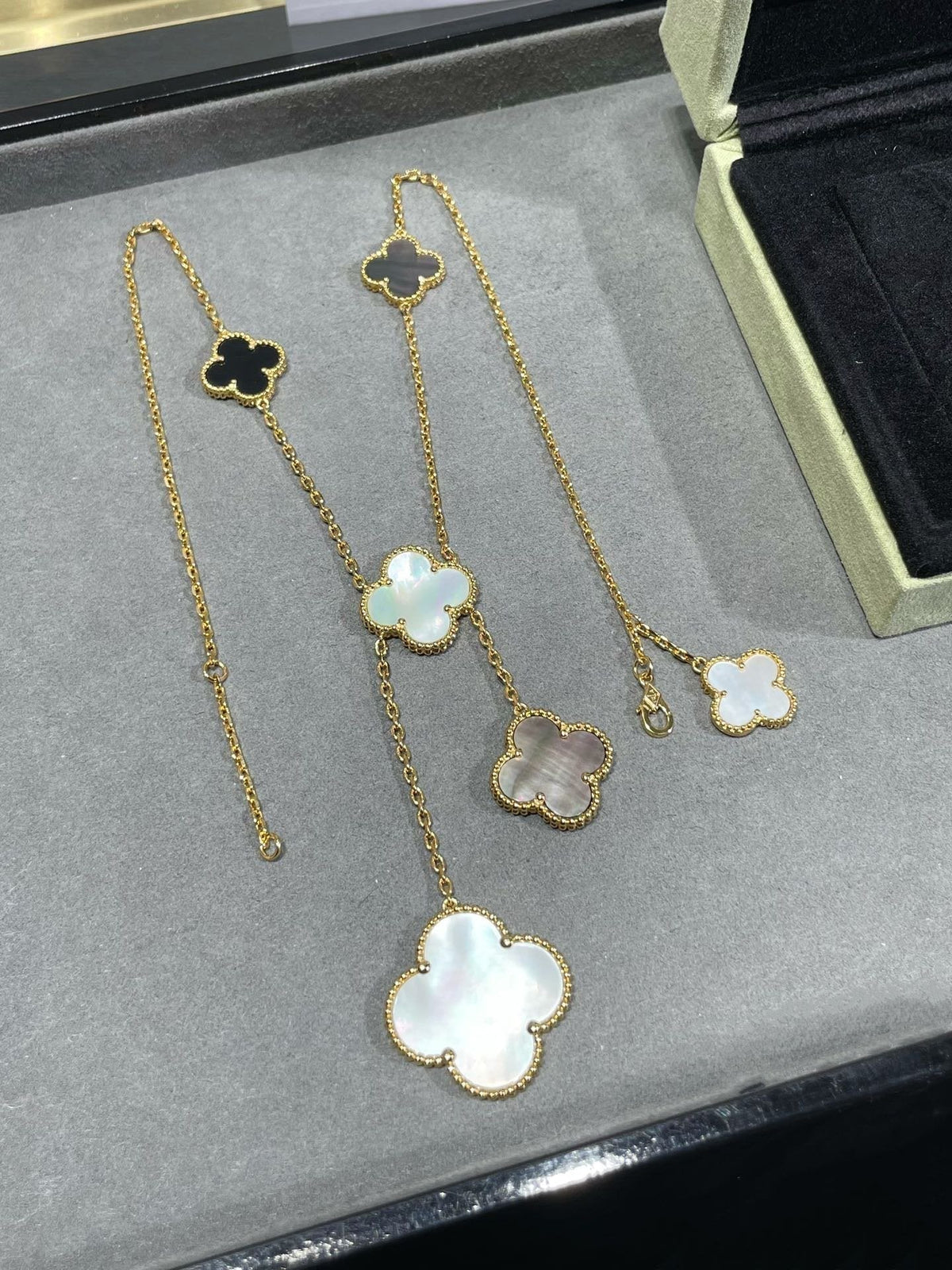 [⭐Shinejoy]CLOVER 6 MOTIF MOP ONYX GOLD NECKLACE