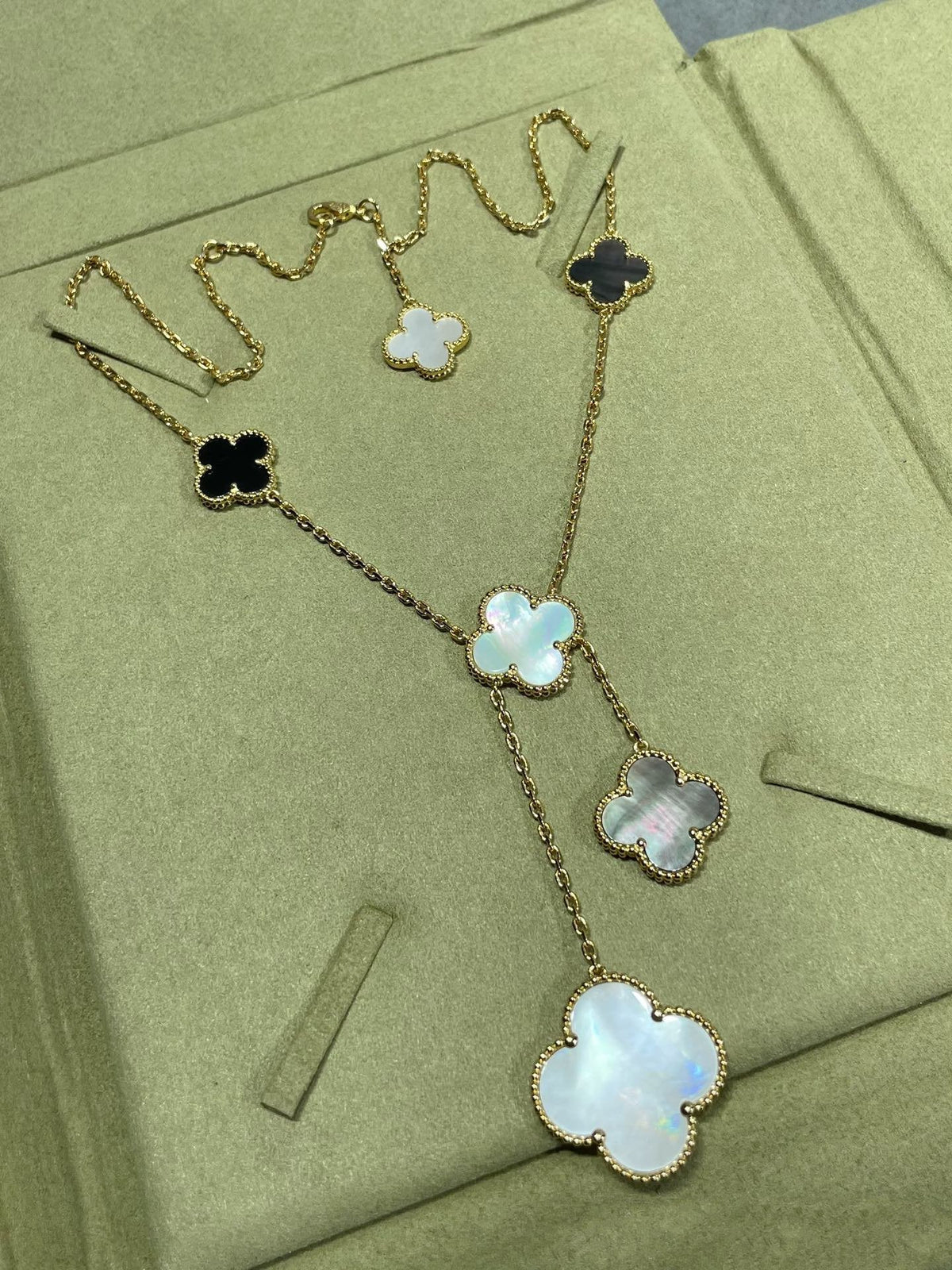 [⭐Shinejoy]CLOVER 6 MOTIF MOP ONYX GOLD NECKLACE