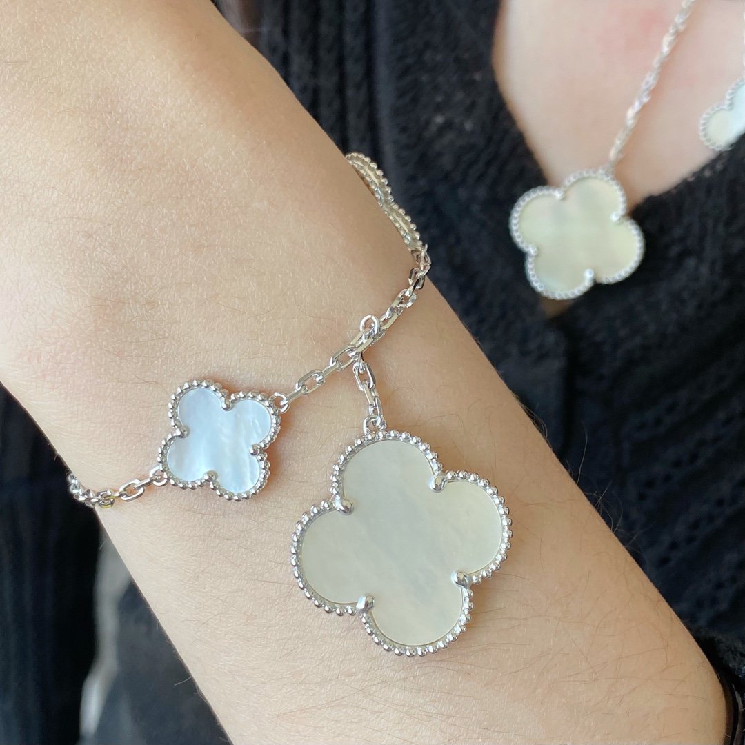 [⭐Shinejoy]CLOVER 5 MOTIF WHITE MOP SILVER BRACELET