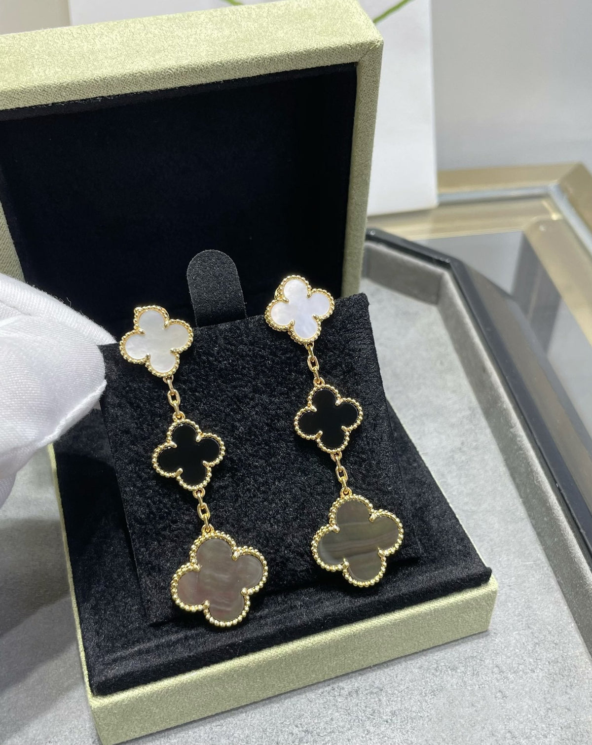 [⭐Shinejoy]CLOVER 3 MOTIF MOP ONYX DARK MOP PINK GOLD EARRINGS