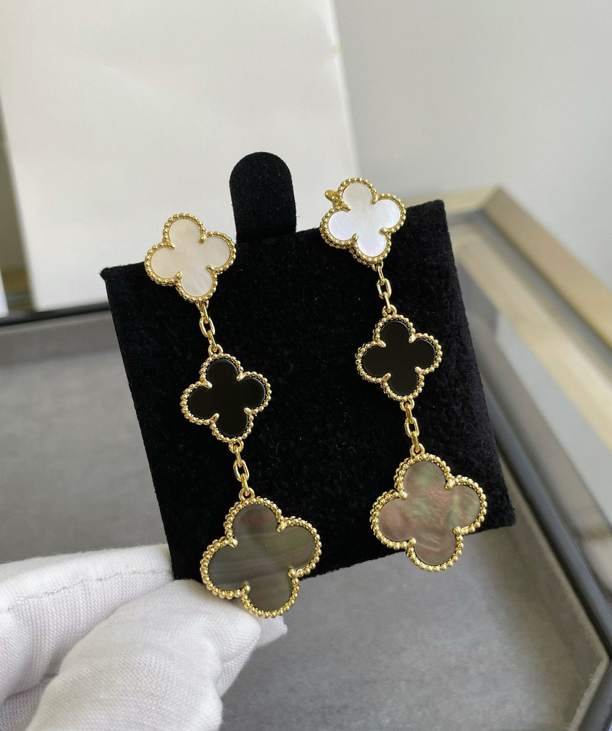 [⭐Shinejoy]CLOVER 3 MOTIF MOP ONYX DARK MOP PINK GOLD EARRINGS