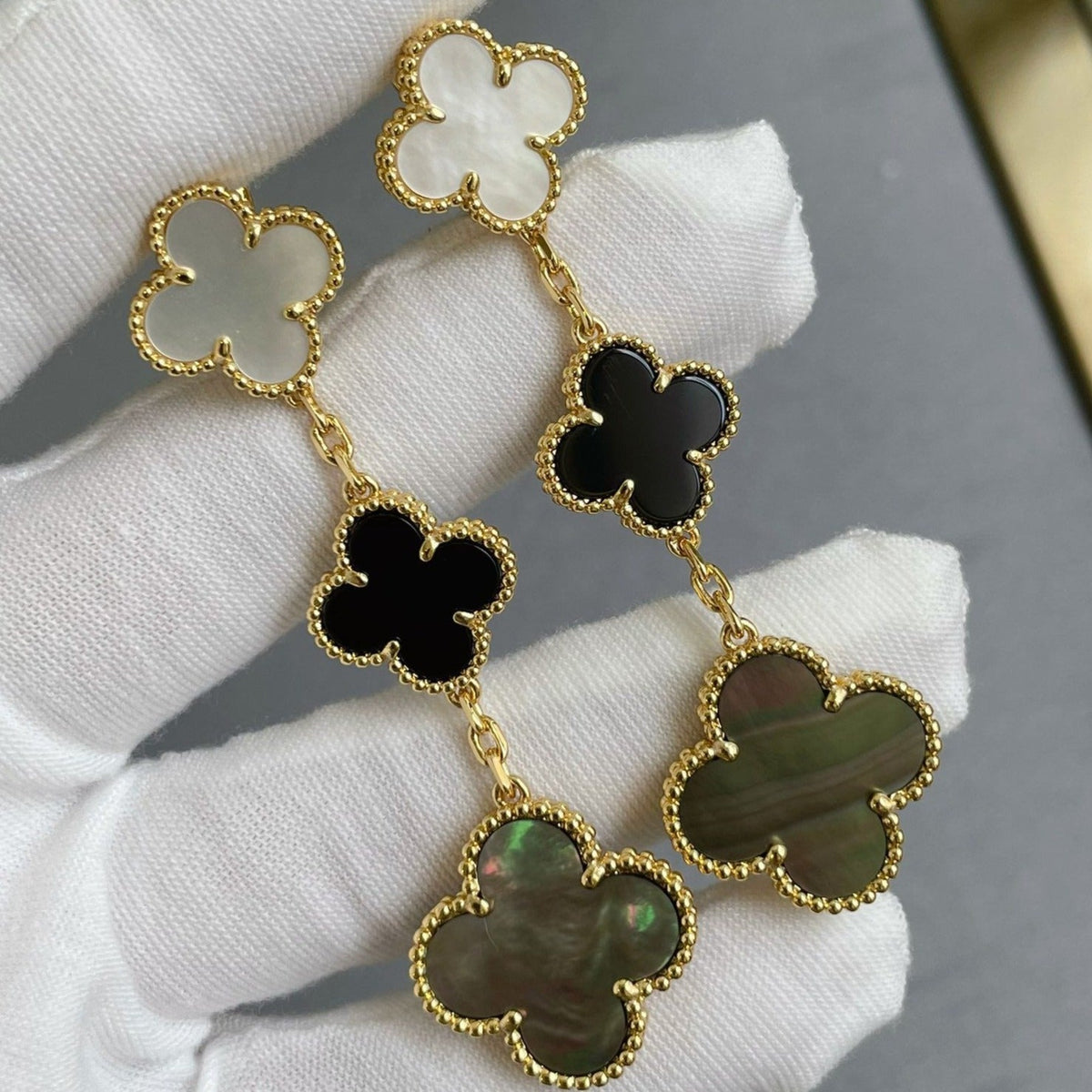 [⭐Shinejoy]CLOVER 3 MOTIF MOP ONYX DARK MOP PINK GOLD EARRINGS