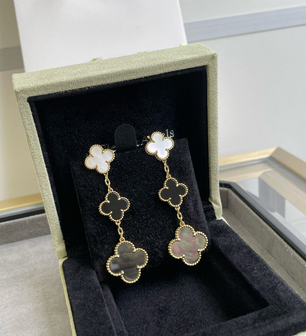 [⭐Shinejoy]CLOVER 3 MOTIF MOP ONYX DARK MOP PINK GOLD EARRINGS