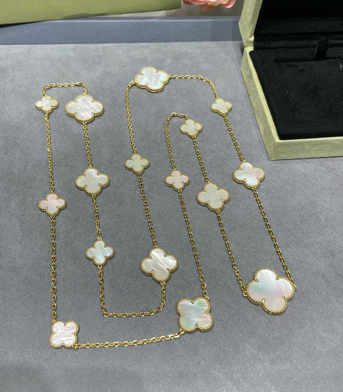 [⭐Shinejoy]CLOVER 16 MOTIF WHITE MOP GOLD NECKLACE