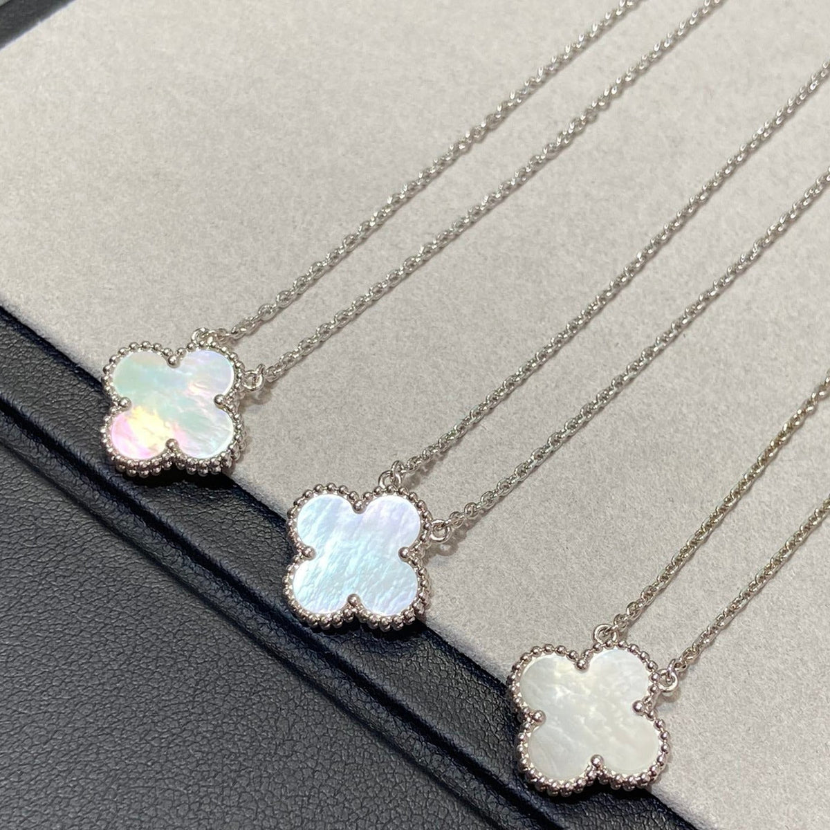 [⭐Shinejoy]CLOVER MEDIUM SILVER WHITE MOP NECKLACE