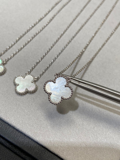 [⭐Shinejoy]CLOVER MEDIUM SILVER WHITE MOP NECKLACE