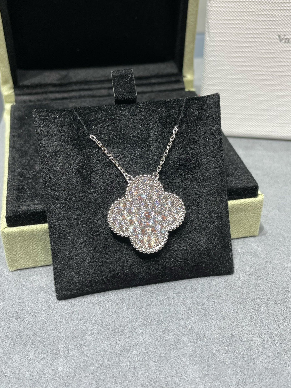 [⭐Shinejoy]CLOVER 25MM LARGE PENDANT DIAMOND PAVED SILVER NECKLACE