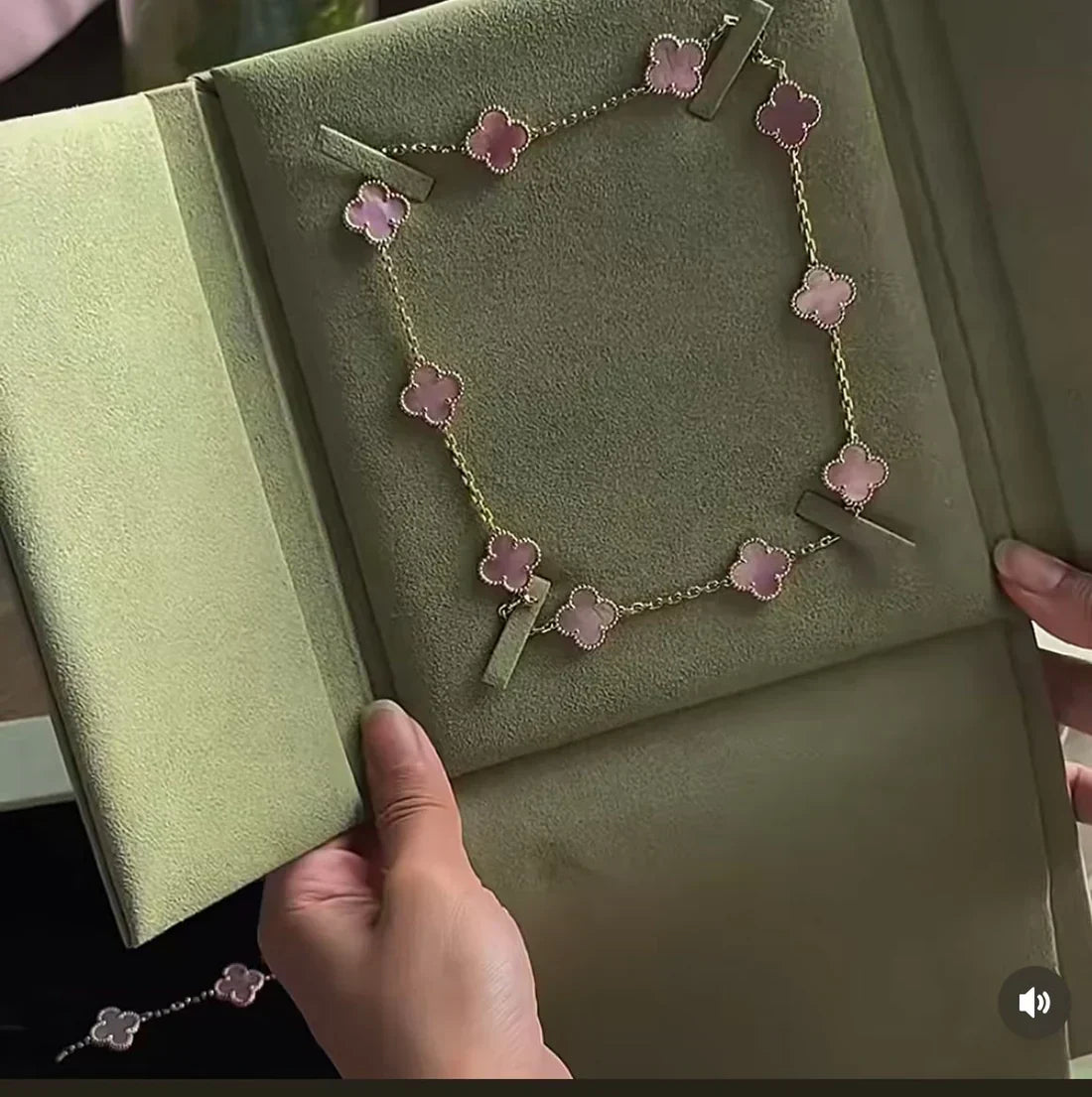 [⭐Shinejoy Jewellery] Pink Necklace with Ten Clover Designs