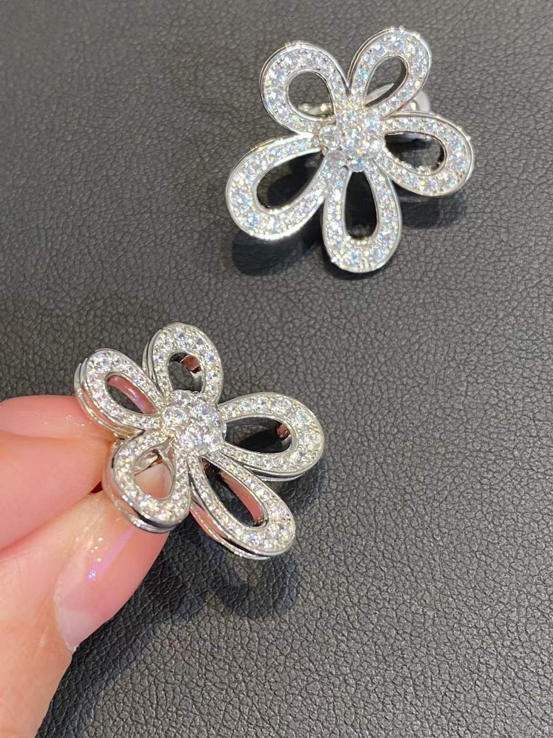 [⭐Shinejoy]FLOWERLACE EARRINGS FULL DIAMONDS