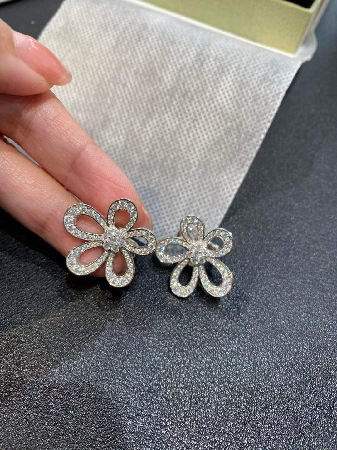 [⭐Shinejoy]FLOWERLACE EARRINGS FULL DIAMONDS