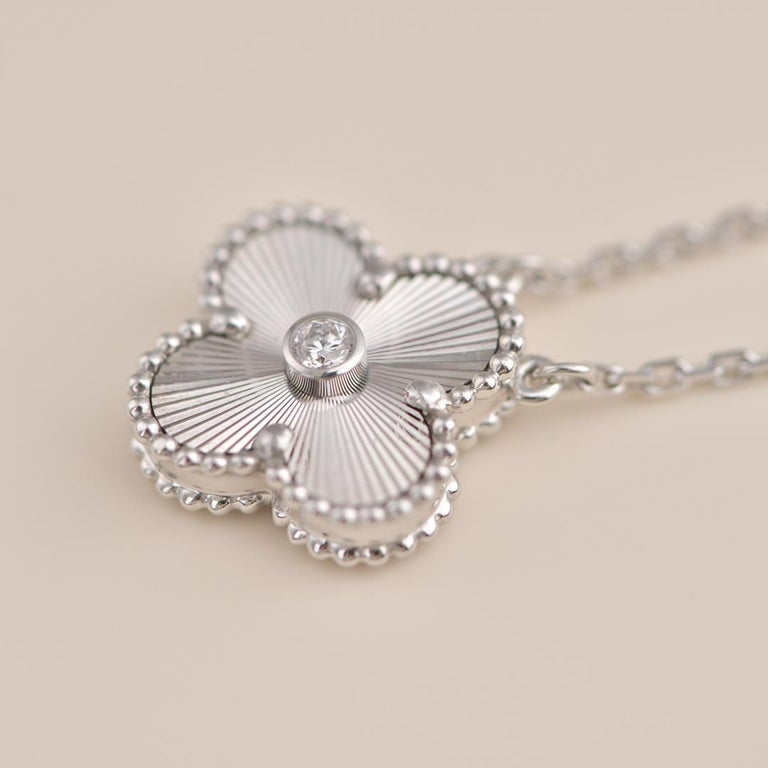 [⭐Shinejoy]CLOVER  15MM DIAMOND LASER NECKLACE SILVER