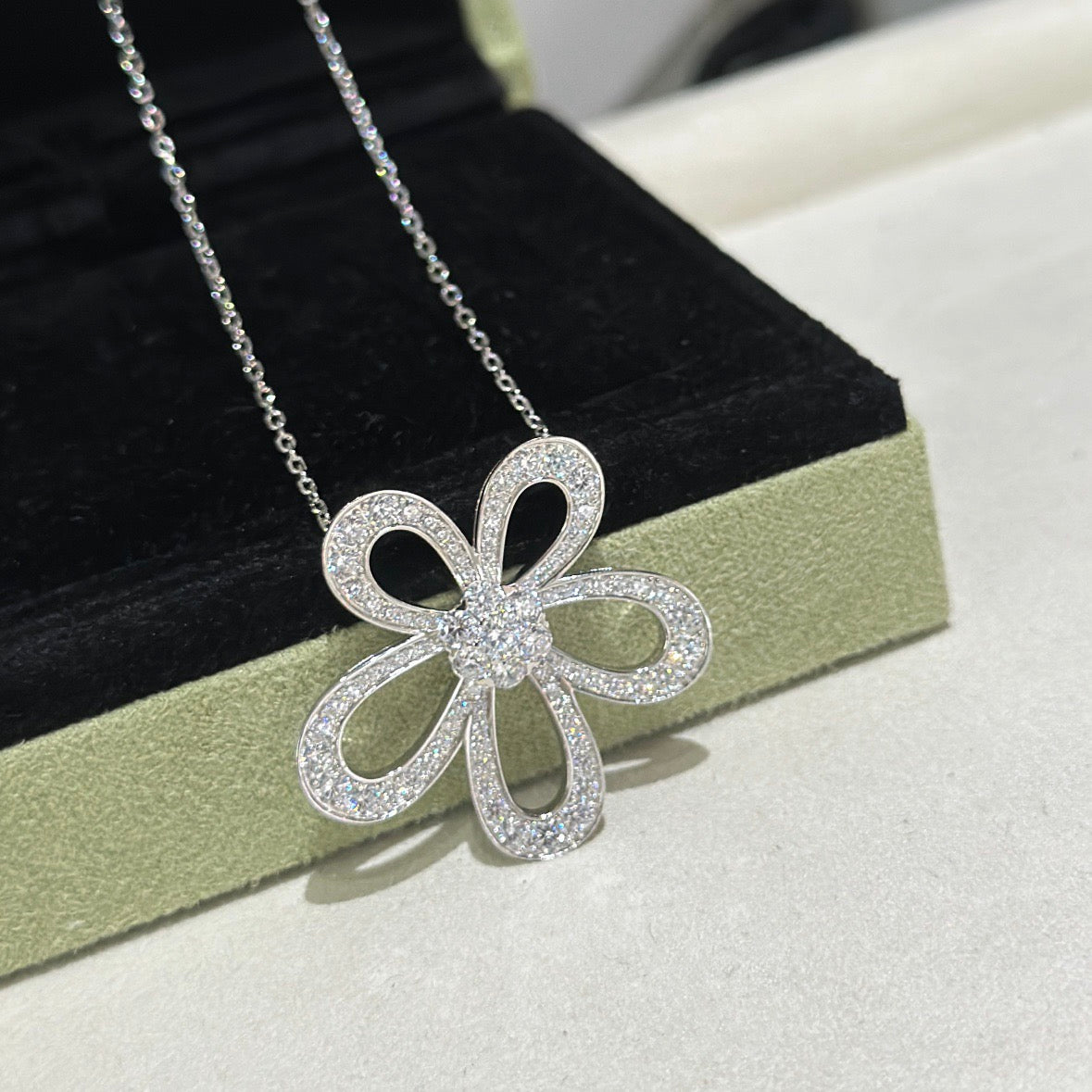 [⭐Shinejoy]FLOWERLACE NECKLACE FULL DIAMONDS
