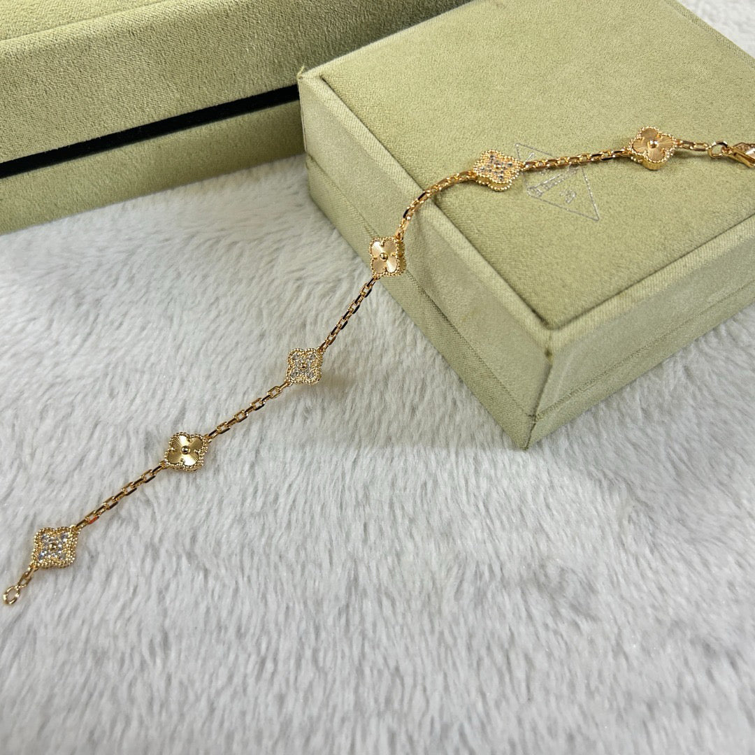 [⭐Shinejoy]CLOVER 6 MOTIF DIAMOND LASER BRACELET