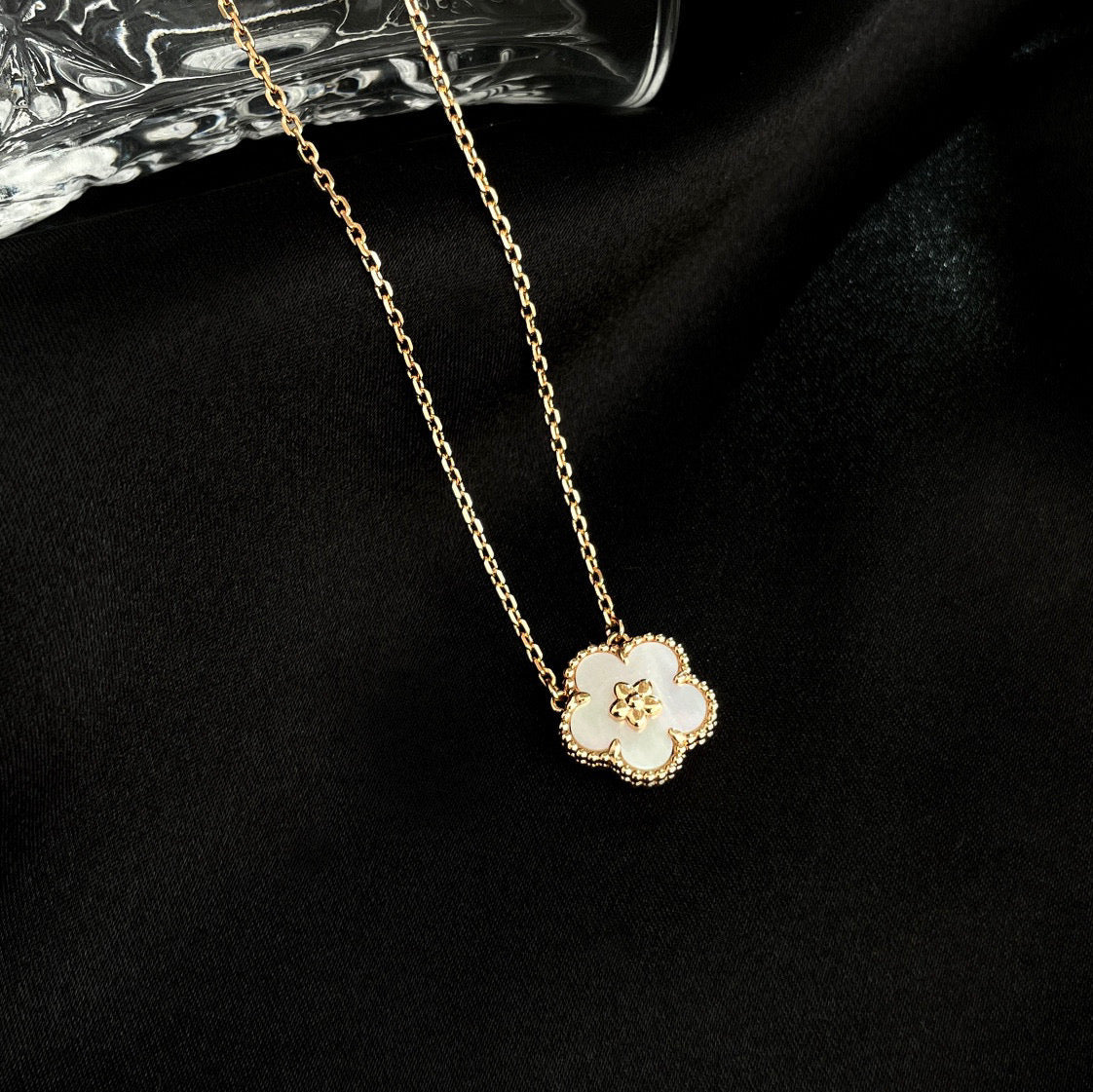 [⭐Shinejoy]LUCKY  WHITE MOP  PLUM BLOSSOM NECKLACE