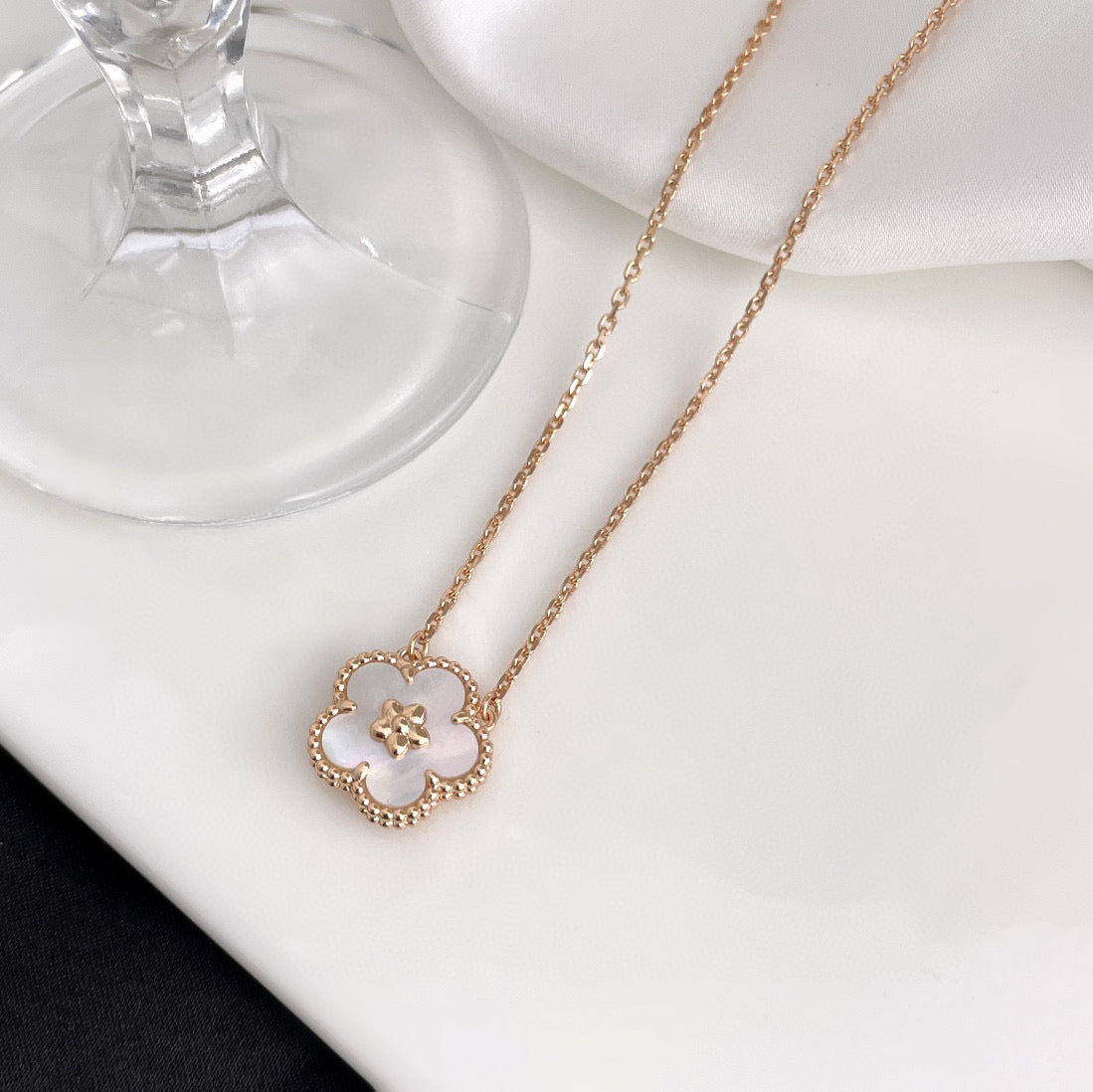 [⭐Shinejoy]LUCKY  WHITE MOP  PLUM BLOSSOM NECKLACE