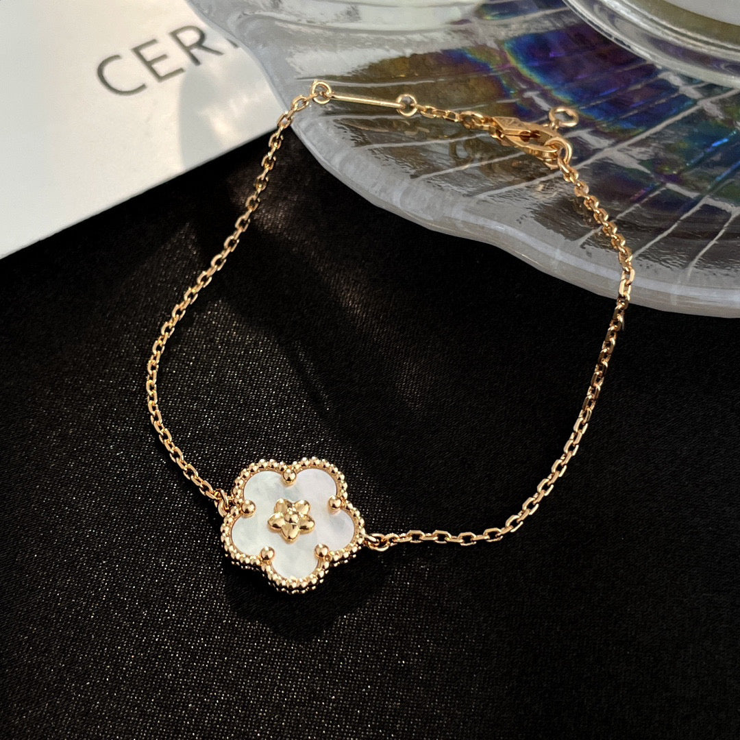 [⭐Shinejoy]LUCKY WHITE MOP PLUM BLOSSOM  BRACELET