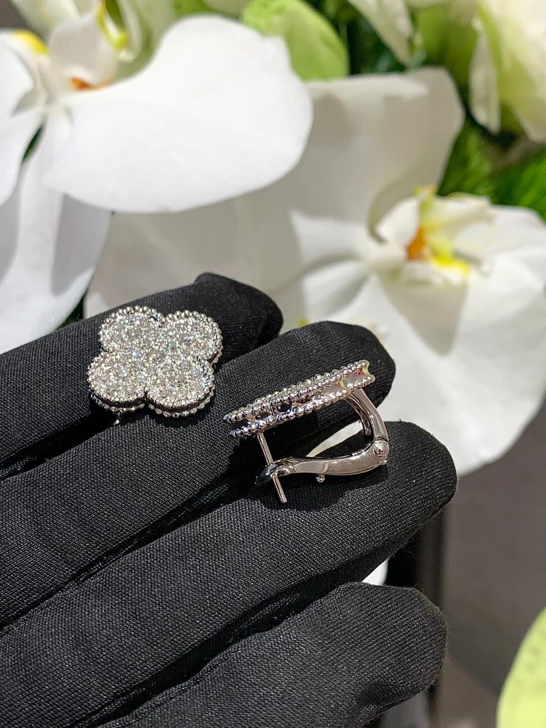 [⭐Shinejoy]CLOVER 20MM MOTIFS DIAMOND STUD EARRINGS SILVER