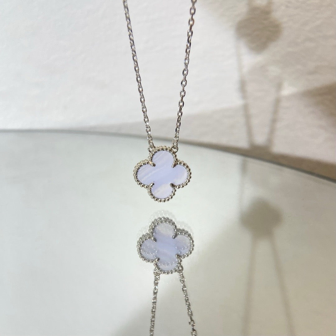 [⭐Shinejoy]CLOVER 15MM BLUE CHALCEDONY NECKLACE SILVER