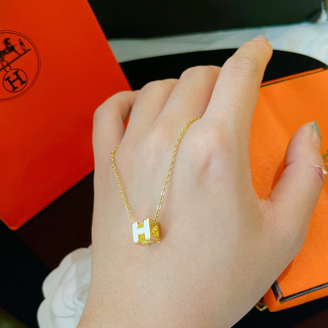 [⭐Shinejoy]H WHITE SQUARE GOLD NECKLACE