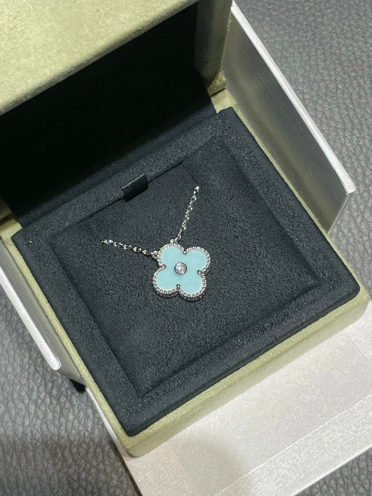 [⭐Shinejoy]CLOVER 1 DIAMOND LIGHT BLUE SILVER NECKLACE
