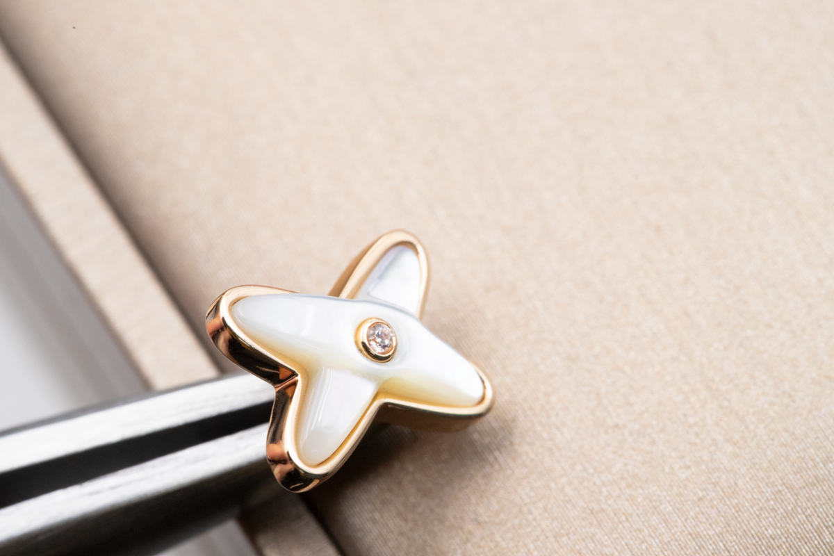 [⭐Shinejoy]JEUX DE WHITE MOP PINK GOLD DIAMOND EARRINGS