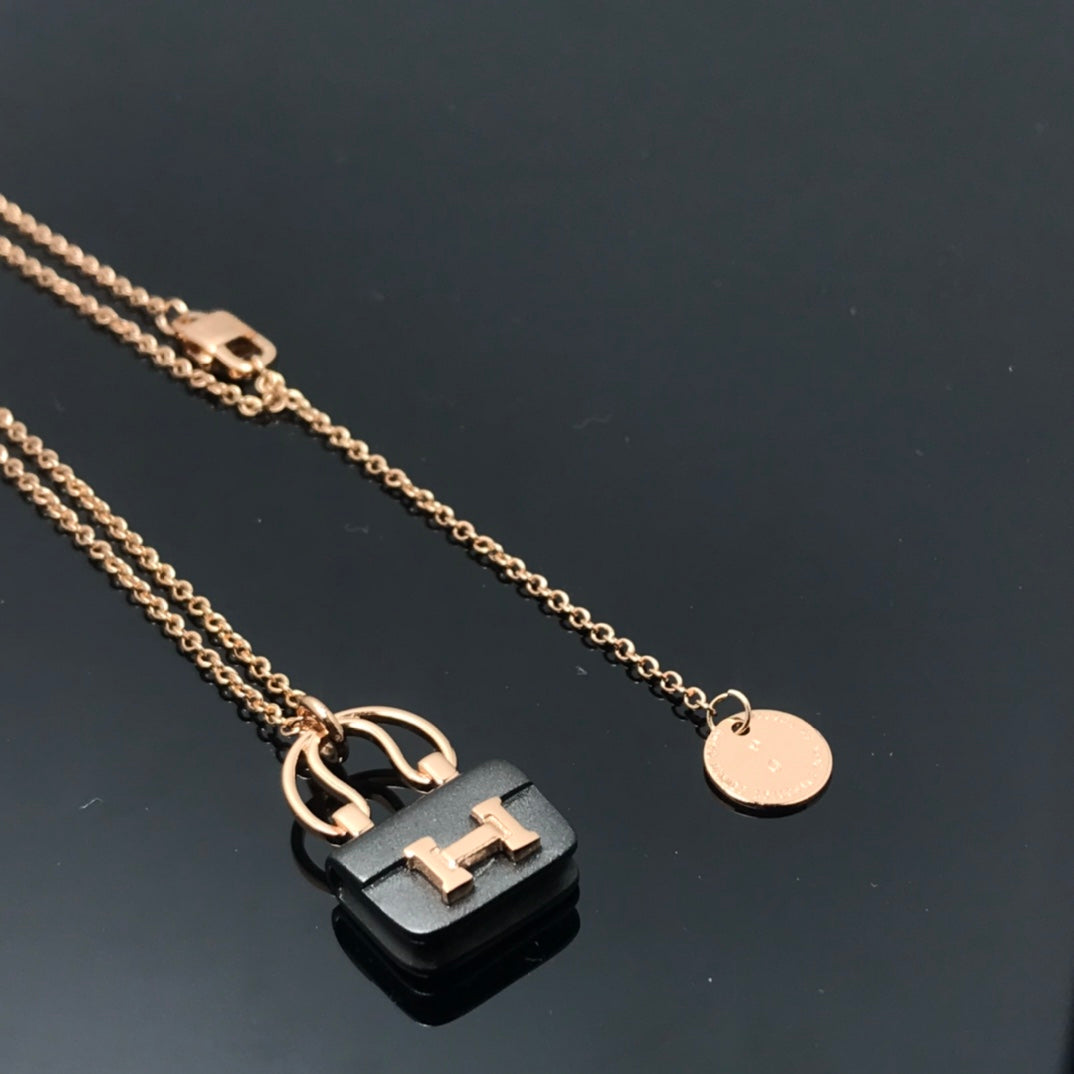 [⭐Shinejoy]WOMEN'S HM AMULETTES CONSTANCE PENDANT NECKLACE