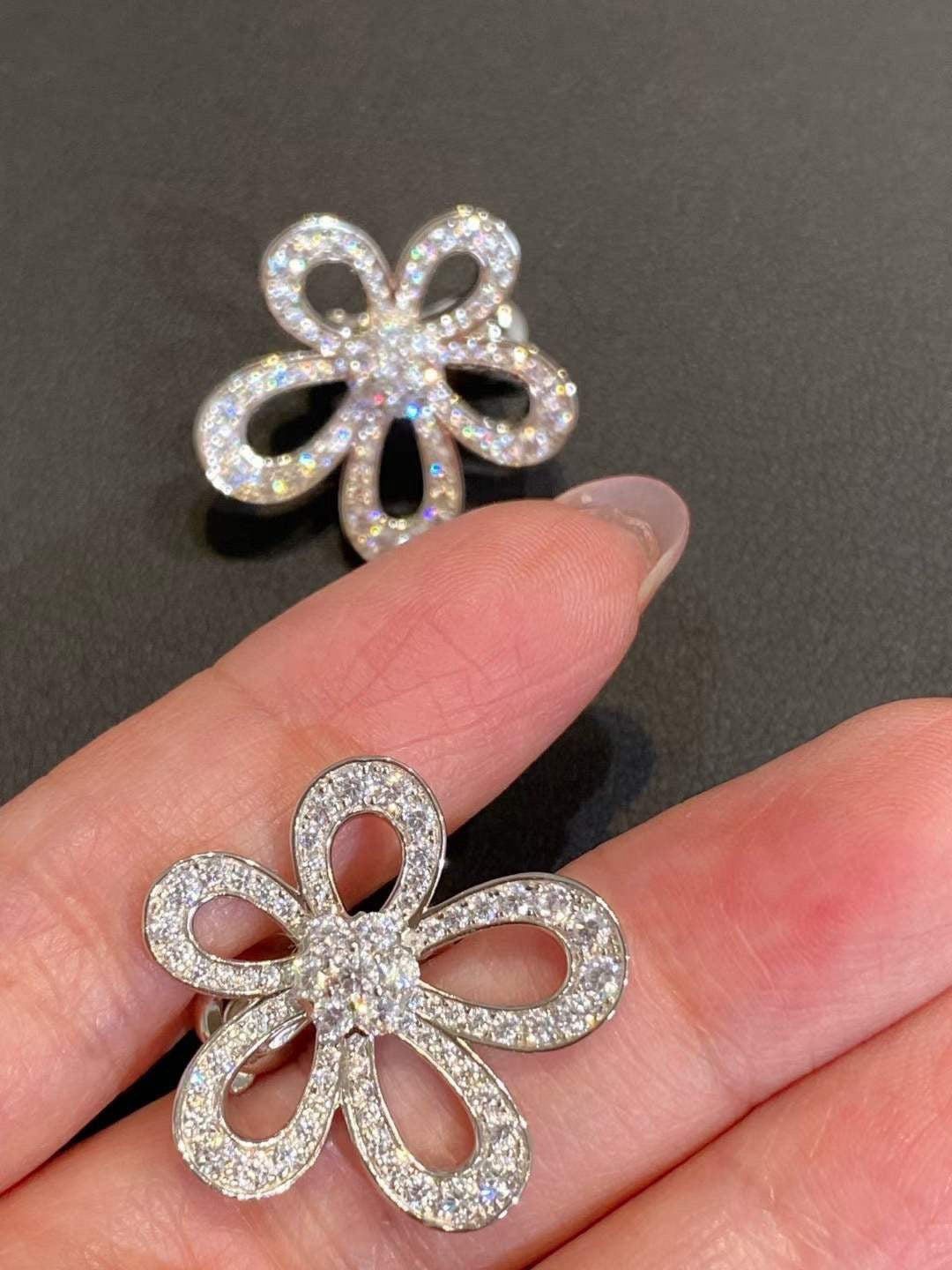 [⭐Shinejoy]FLOWERLACE EARRINGS FULL DIAMONDS