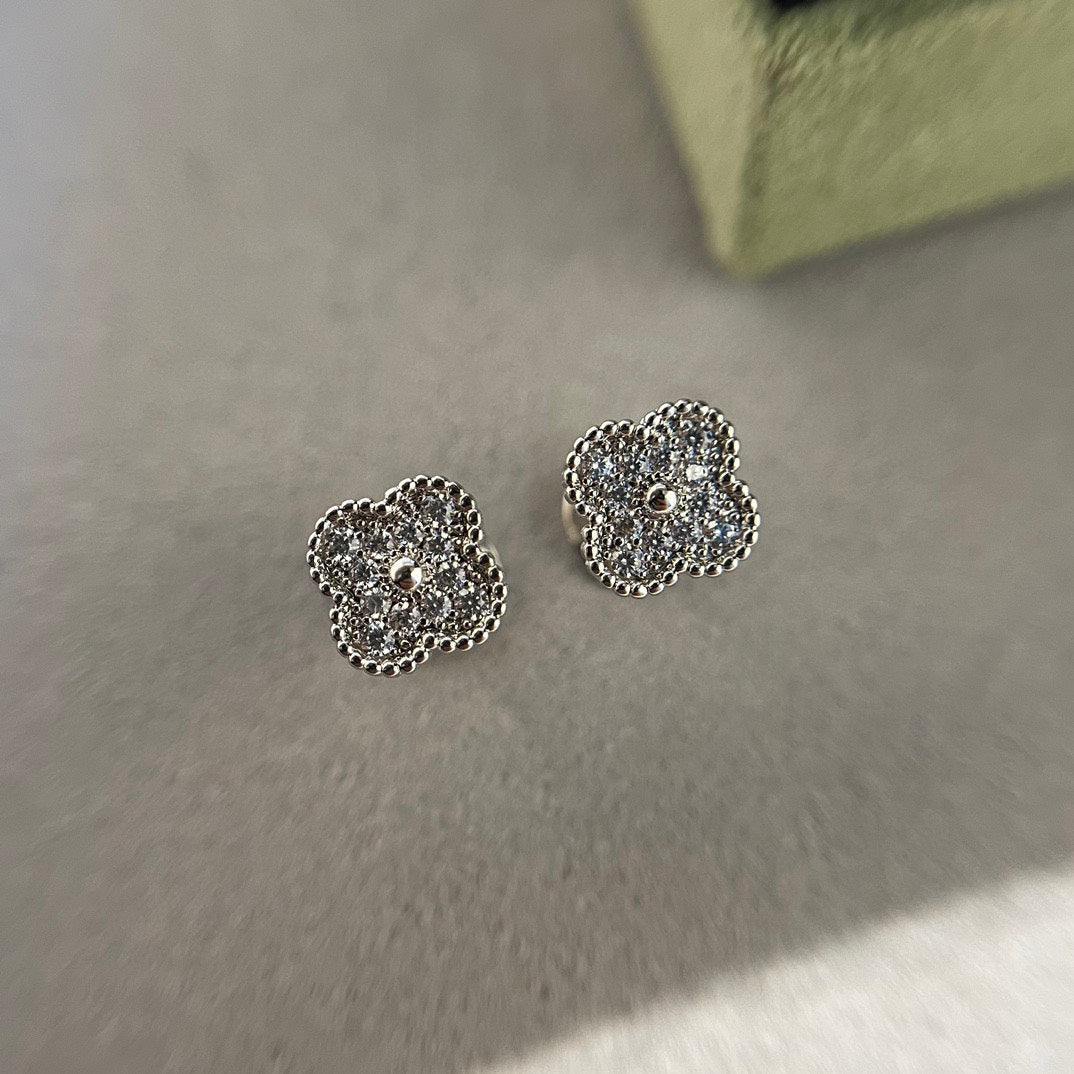 [⭐Shinejoy]CLOVER MINI DIAMOND STUD EARRINGS